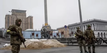 Rússia e Ucrânia devem conversar na quinta; prossegue ataque a Kharkiv e Kherson