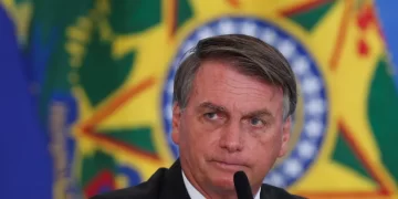 Bolsonaro sanciona lei que prevê redução da conta de luz com créditos tributários