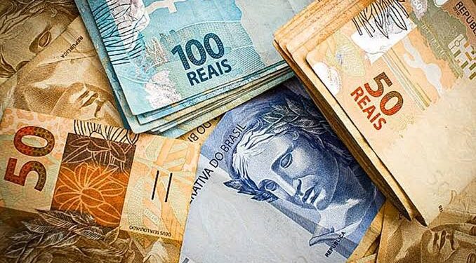 Congresso aprova salário mínimo de R$ 1.294,00 para 2023