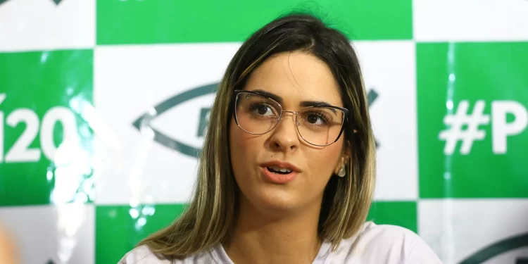 Gessy Fonseca diz que vai acionar Polícia Civil após acusações de Ravenna