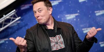 Elon Musk desiste de comprar Twitter e rede social promete batalha judicial