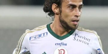 Ex-Palmeiras Valdivia confirma aposentadoria como jogador