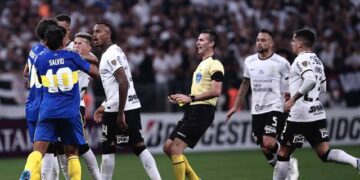 Cássio brilha nos pênaltis e Corinthians elimina Boca Juniors