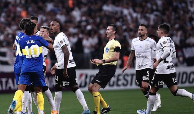 Cássio brilha nos pênaltis e Corinthians elimina Boca Juniors