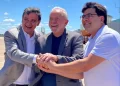 Presidenciável Lula desembarca no aeroporto de Teresina