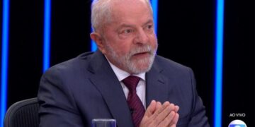 Lula promete combater corrupção, ataca Lava Jato e ironiza sigilos de Bolsonaro