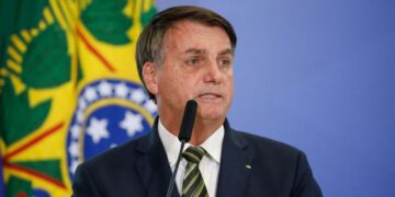 Bolsonaro libera R$ 2,5 bi do governo federal para repasses a empresas de ônibus