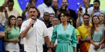Bolsonaro abre 24 pontos sobre Lula entre evangélicos, aponta pesquisa