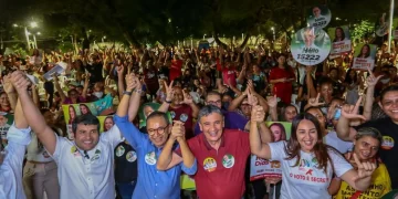 Deputado Dr. Hélio reúne apoiadores durante reuniões em Teresina