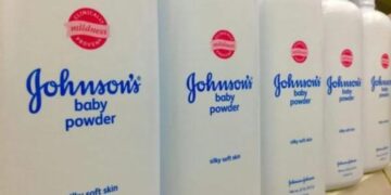 Johnson & Johnson encerra venda de talco infantil após casos de câncer