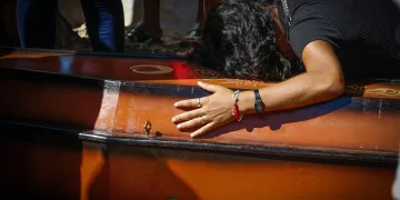 Corpos de vítimas que se afogaram no Rio Parnaíba são sepultados em Nazária