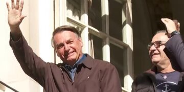“Não tem como a gente não ganhar no primeiro turno”, diz Bolsonaro na Inglaterra