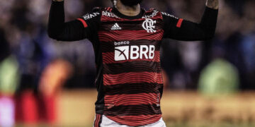 Nos pênaltis, Flamengo vence Corinthians e leva Copa do Brasil