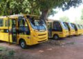 Prefeitura de José de Freitas entrega duas vans e cinco ônibus para educação