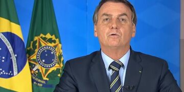Bolsonaro vota no Rio de Janeiro logo nos primeiros minutos da eleição