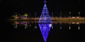 Altos ganha maior Árvore de Natal flutuante do Piauí