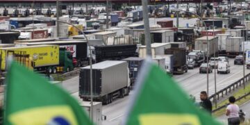 Multas a manifestantes que bloqueiam estradas já chegam a R$ 18 milhões, diz PRF