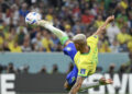 Richarlison marca duas vezes e garante vitória do Brasil contra Sérvia