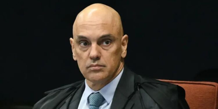 Alexandre de Moraes manda polícias liberarem estradas