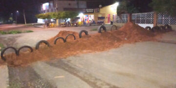 Populares interditam área urbana de José de Freitas