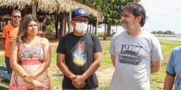 Prefeito de José de Freitas entrega novas canoas para escola de canoagem Iporanga