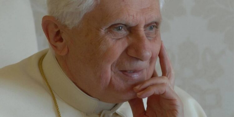 Papa Emérito Bento XVI morre aos 95 anos no Vaticano
