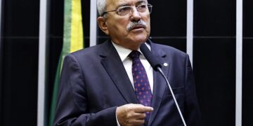 Átila Lira se despede da Câmara dos Deputados após 8 mandatos