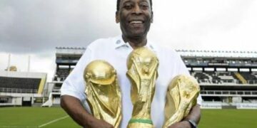 Bolsonaro decreta luto oficial de três dias em homenagem a Pelé