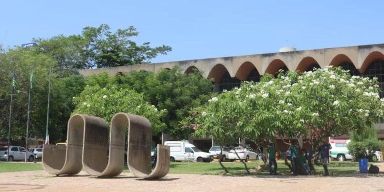 Projeto quer aumentar salário do governador e vice do Piauí para R$ 31 mil em 2023