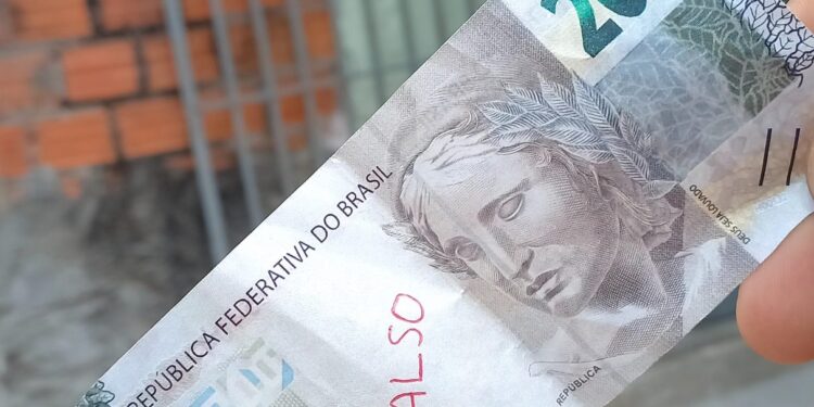Comerciante é vítima de golpe em José de Freitas após receber dinheiro falso
