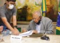 Dr. Pessoa sanciona lei que permite clientes com animais em supermercados