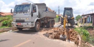 Prefeitura de José de Freitas realiza a reforma de bueiro localizado no centro da cidade