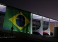 Deputado do PT propõe fim do uso político da bandeira do Brasil