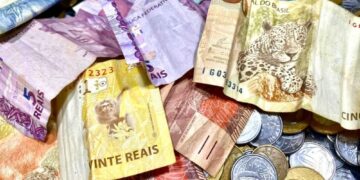 Congresso aprova Orçamento com salário mínimo de R$1.320 para 2023