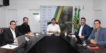 Rafael Fonteles mantém agenda de reuniões até nos fins de semana em Karnak