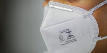 Rafael Fonteles mantém obrigatório uso de máscaras em unidades de saúde