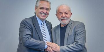 Lula e Fernández discutem criação de moeda comum para América do Sul