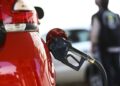 Petrobras vai aumentar em 7,4% preço da gasolina nas distribuidoras