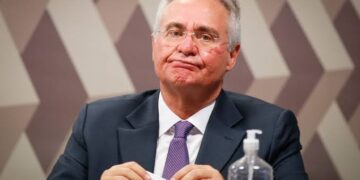 Senador Renan Calheiros pede extradição de Bolsonaro ao STF
