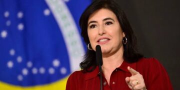 Simone Tebet assume ministério e diz que pobres serão prioridade