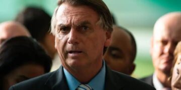 Bolsonaro ataca Lula ao comentar gastos no cartão corporativo