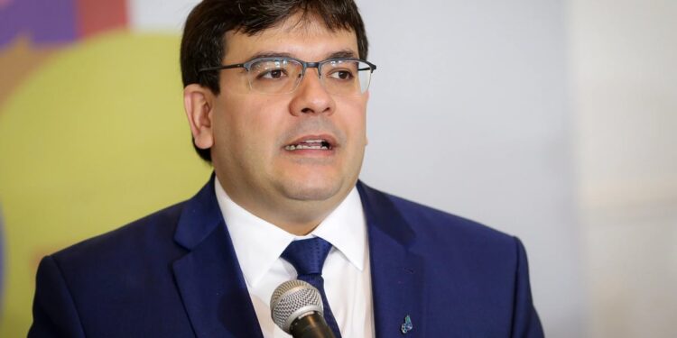 Sancionada lei que reajusta salários do governador e deputados do Piauí