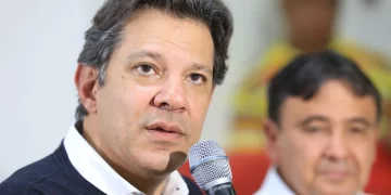 Governo Lula decide voltar a cobrar impostos sobre gasolina e etanol