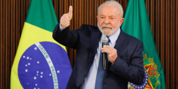 Lula confirma aumento do salário mínimo para R$ 1,320 em maio