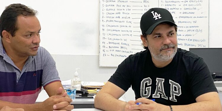 Prefeito Roger se reúne com secretários para discutir problemas causados pelas chuvas