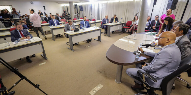 Deputados aprovam reajuste de salário de procuradores do PI para R$ 41,8 mil