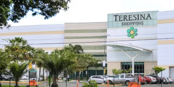 Elevador do Banco do Brasil no Teresina Shopping cai e deixa um ferido