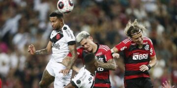 Pedro faz dois, Flamengo vence o Vasco mais uma vez e avança à final do Carioca