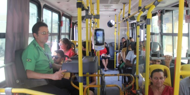 Motoristas e cobradores marcam início de nova greve geral dos ônibus em Teresina
