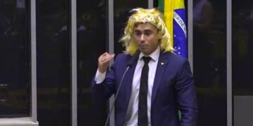 Parlamentares querem cassação de Nikolas Ferreira após discurso criticando mulheres trans